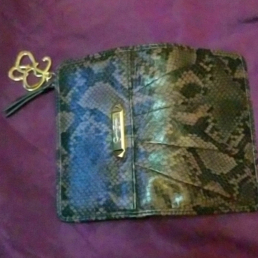 NWOT JESSICA SIMPSON SNAKE PRINT WALLET